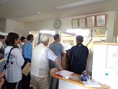 直売所に併設された加工施設を見学